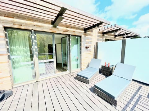 Balcony/Terrace, sunbed