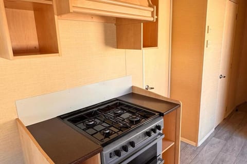 3 Bed Caravan - Side gated decking WiFi Pets Chalet in Towyn