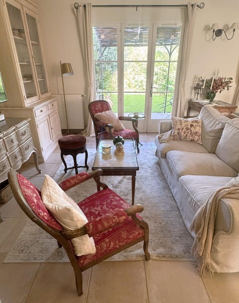Garden, View (from property/room), Living room