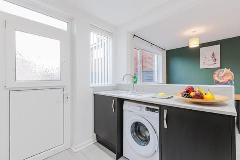 Kitchen or kitchenette, washing machine