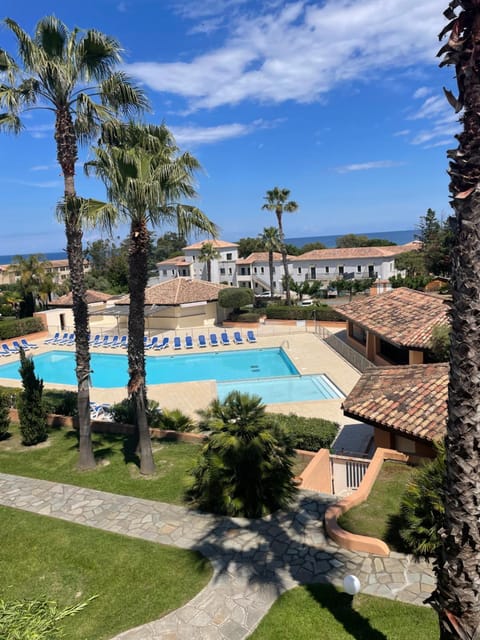 Pool view, Sea view