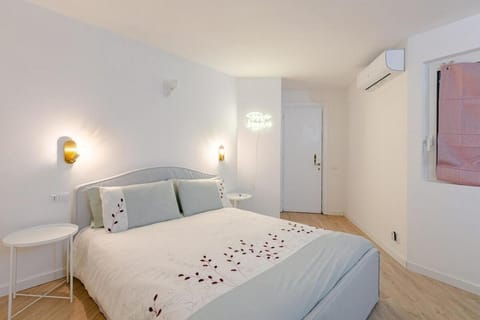 Bed, Bedroom, air conditioner