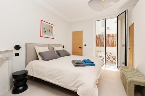 Bed, Balcony/Terrace, Photo of the whole room, Bedroom, towels