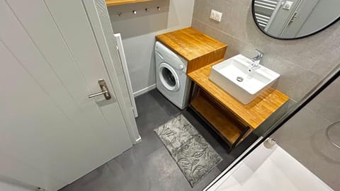 Bathroom, washing machine