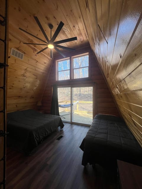 Cabin in the treetops! Cabin in Ohio