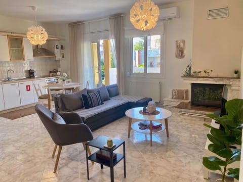 Living room, Seating area