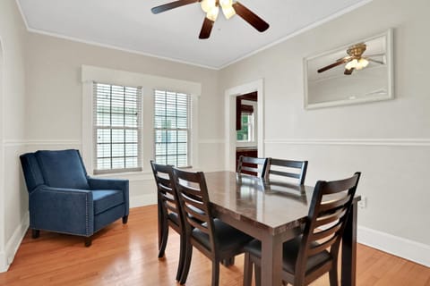 Seating area, Dining area