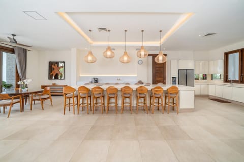 Dining area, kitchen