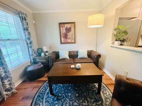 Lakefront Condo - King Bed Full Kitchen House in Auburn