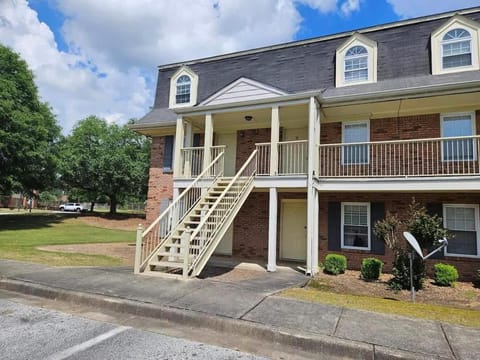 Vet School - Pools Full Kitchen Queen Bed House in Auburn