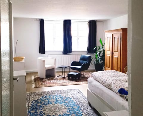 Bed, Photo of the whole room, Seating area, Bedroom, wardrobe