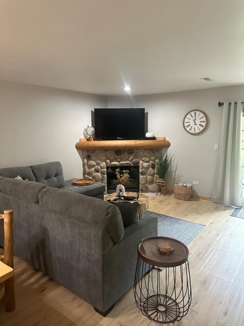 Living room, Seating area, Evening entertainment