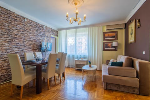 View (from property/room), Living room, Seating area, Dining area, Family, furniture, heating, air conditioner