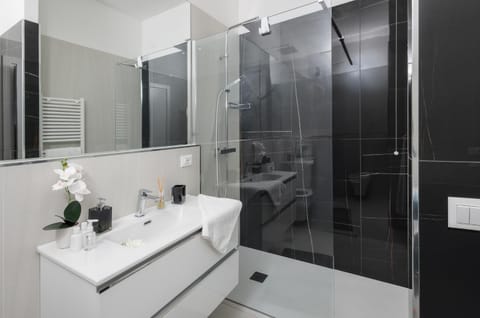 Shower, Bathroom, towels