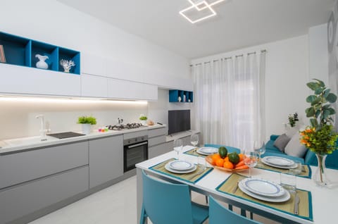 TV and multimedia, Kitchen or kitchenette, oven, stove