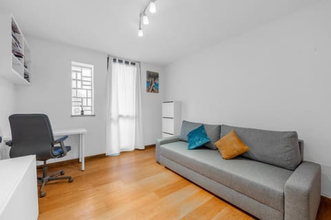 Milano-Rho Fiera Exclusive stay private parking Apartment in Rho