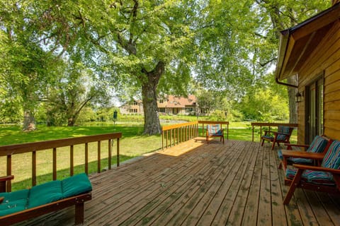 Lake Winnebago Family Retreat Dock and Deck! House in Lake Winnebago