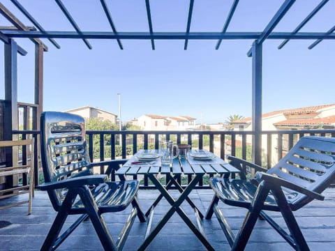Day, Natural landscape, Balcony/Terrace, Dining area