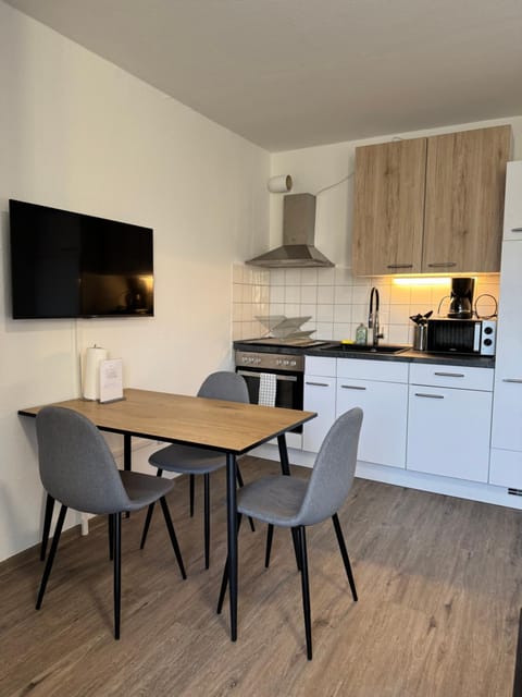 TV and multimedia, Coffee/tea facilities, Kitchen or kitchenette, Living room, Dining area, stove
