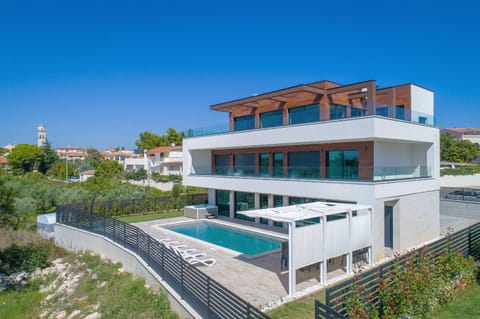 Villa Eligo mit 2 Whirlpools, Meerblick, Pool und Fitnessraum Villa in Premantura