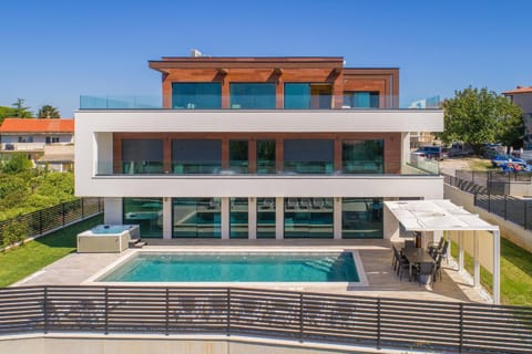 Villa Eligo mit 2 Whirlpools, Meerblick, Pool und Fitnessraum Villa in Premantura