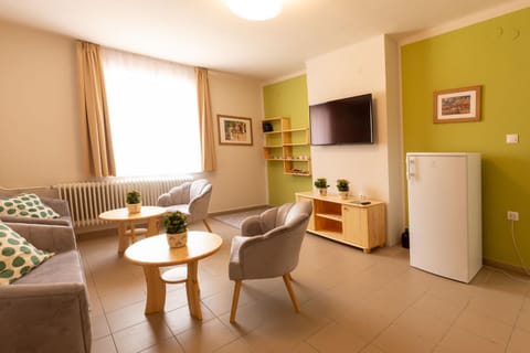 Communal lounge/ TV room, Communal lounge/ TV room, TV and multimedia