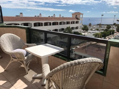Property building, View (from property/room), Balcony/Terrace, Sea view, Quiet street view