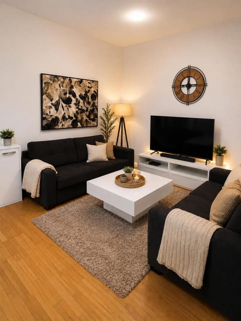 Communal lounge/ TV room, TV and multimedia, Living room