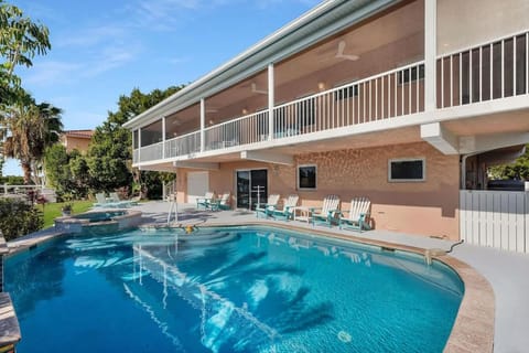 Boulevard Paradise House in Marathon