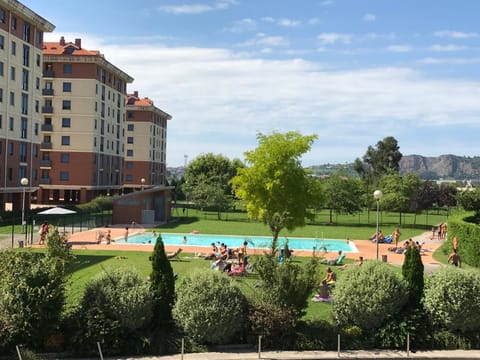 Property building, Off site, Garden, Garden, Swimming pool, Swimming pool, sunbed