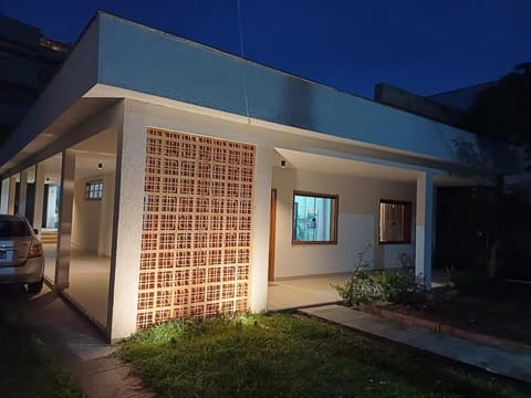 Casa de praia em Itaúna, Saquarema, Pertinho do mar 150 m da areia com 3 quartos e ar condicionado House in Saquarema