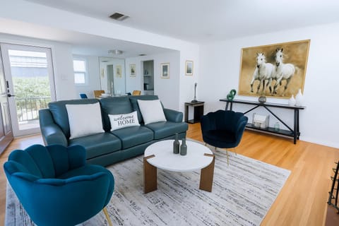 Spacious 3 Bedroom Home Near LA Close to Disneyland, Universal, Free Parking and Yard House in Montebello