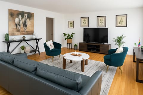 Property building, Communal lounge/ TV room, TV and multimedia, Living room, Seating area