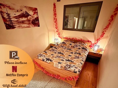 Bed, Photo of the whole room, Bedroom, Text overlay