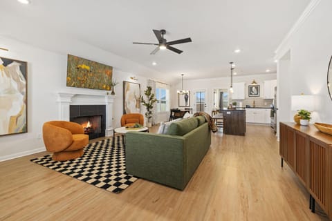 Nightfall Retreat-5 Mi to UofA-3 Mi to NatureTrail House in Fayetteville