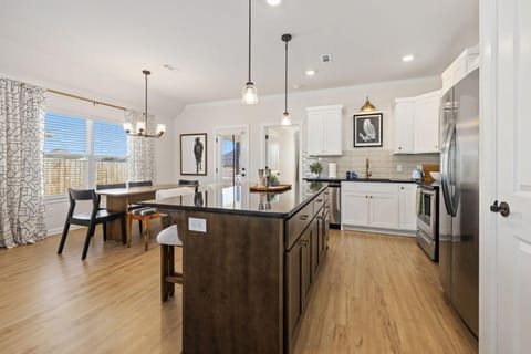 Nightfall Retreat-5 Mi to UofA-3 Mi to NatureTrail House in Fayetteville