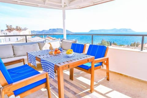 Balcony/Terrace, Dining area, Mountain view