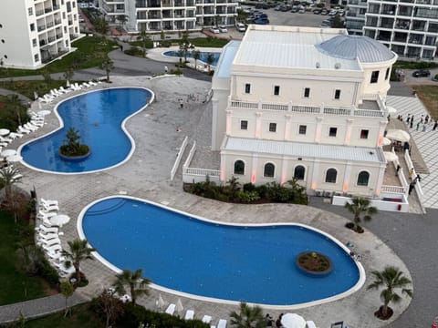 Pool view, Swimming pool
