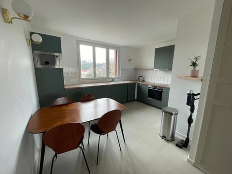 Logement spacieux et lumineux Apartment in Lyon