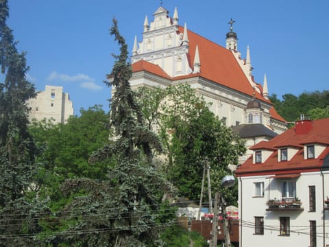 Property building, Day