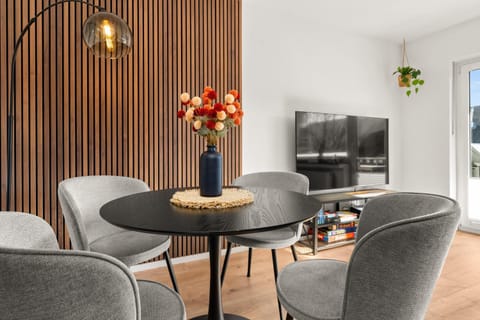 Seating area, Dining area