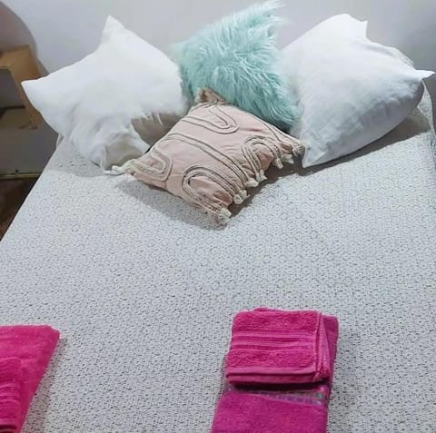 Bedroom, towels
