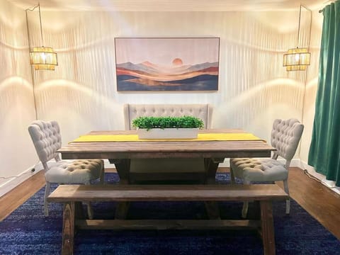 BRAND NEW Classic Fire Pit 2 Kings Pet Friendly House in Arvada