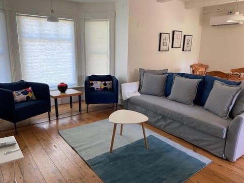 Living room, Seating area, air conditioner