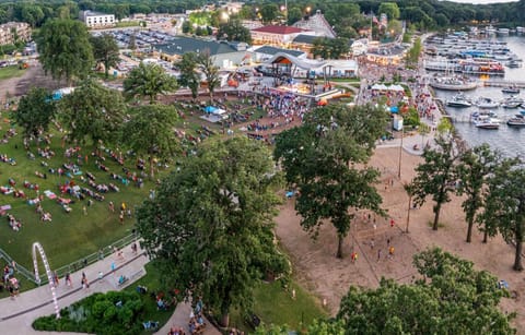 Rockn Reel on East Lake Okoboji House in Spirit Lake