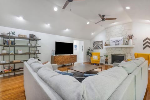 Spacious property with Pool and walkable to downtown House in Pinehurst