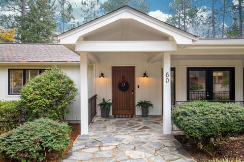 Spacious property with Pool and walkable to downtown House in Pinehurst