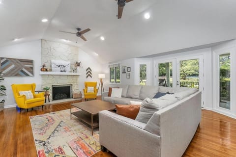 Spacious property with Pool and walkable to downtown House in Pinehurst