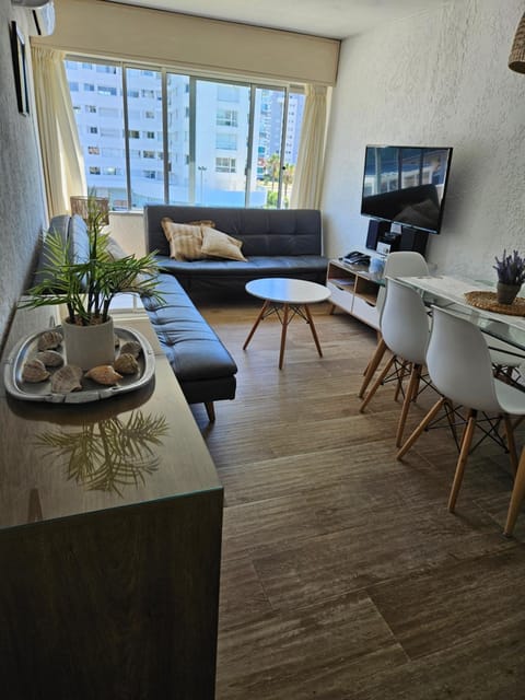 TV and multimedia, Living room, Photo of the whole room, Dining area