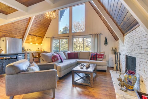 Family-Friendly Lake Arrowhead Cabin with Game Room! Cabin in Lake Arrowhead